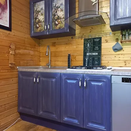 Wooden House * Hondol